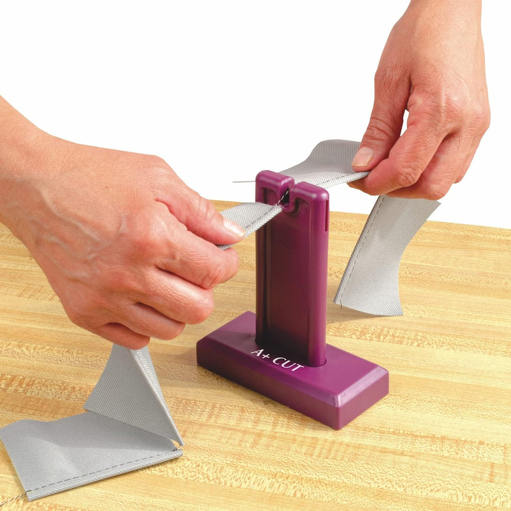Ideaworks Upright Thread Cutter For Quilting, Sewing - Safe Snipper, 2.2" x 4.8" x 5.7", Purple, Standard
